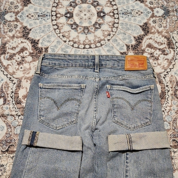 Levi's Light Blue Straight Leg Women's Jeans - Picture 5 of 9